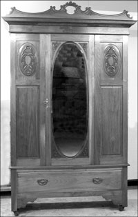 Recycle: Armoire