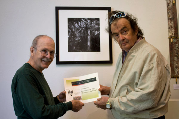 Gualala Salon des Refusés artist Peter Dobbins (left) receives his People's Choice Second Place award from Gualala Salon judge Ira Yeager (right)