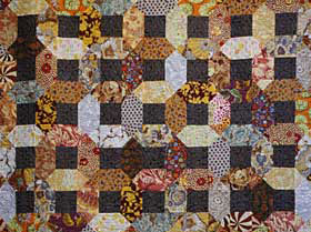 2009 Art in the Redwoods Raffle Quilt: Chains of Gold