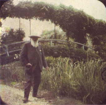 Claude Monet in front of bridge